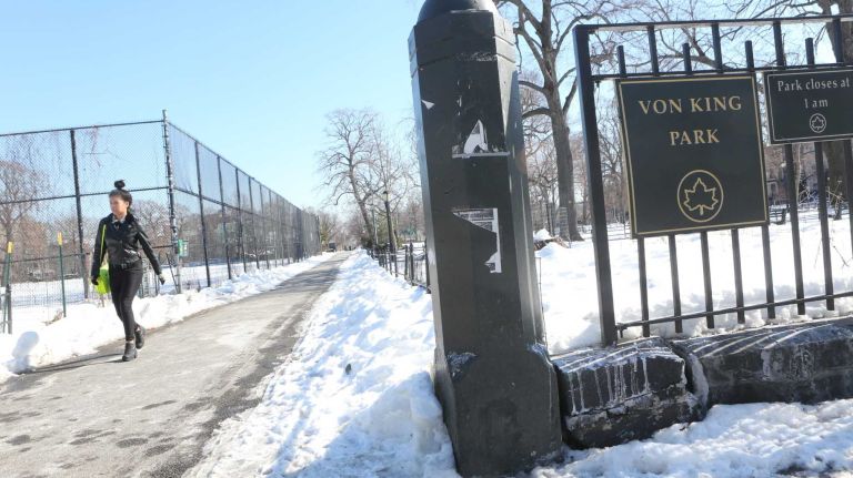 The entrance to Herbert Von King Park.