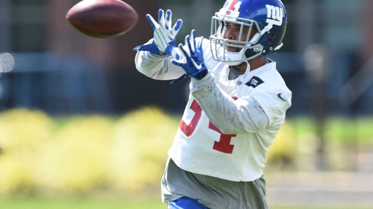 New York Giants running back Shane Vereen catches the football during the Giants Organized Team Activities at Quest Diagnostics Training Center on Monday, May 23, 2016.
