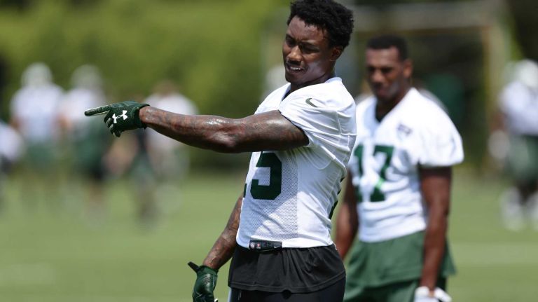 Jets receiver Brandon Marshall gives advice to another receiver during the Jets' OTAs on Wednesday, June 1, 2016 in Florham Park, N.J.