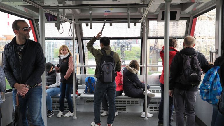 Roosevelt Island Tram facts and figures 14 There are two cabins that each hold a maximum of 110 people, which includes one attendant, the Roosevelt Island Operating Corporation said.