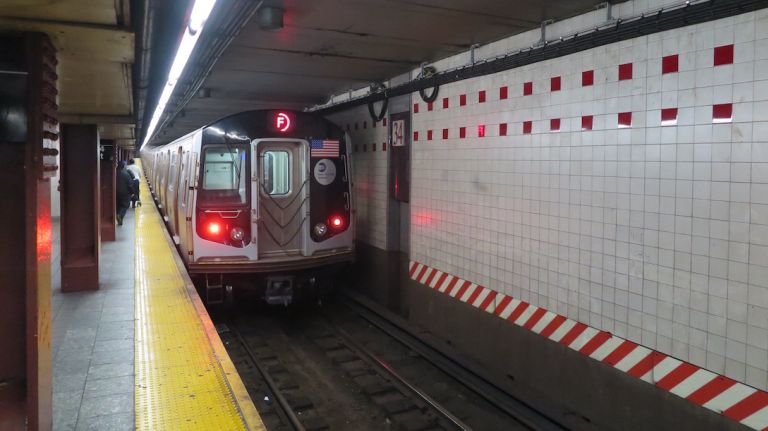 Subway service resumes after fire that knocked out third rail power, MTA says 1 A manhole explosion that set fire to an MTA substation in Manhattan caused service changes on several subway lines, fire and MTA officials said. Service has since resumed on all subway lines, the MTA said.