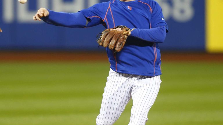 World Series Game 5: Mets vs. Royals 193 New York Mets second baseman Daniel Murphy (28) throws during warmups before Game 5 of the World Series against the Kansas City Royals at Citi Field on Sunday, Nov. 1, 2015.