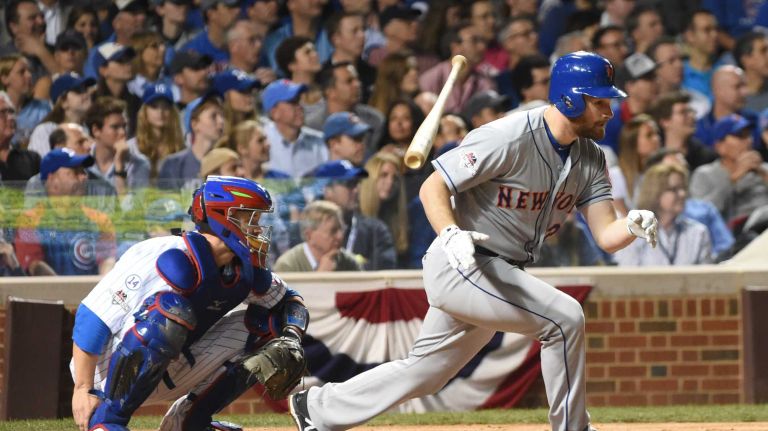 New York Mets second baseman Daniel Murphy (28) hits a fourth-inning single during Game 4 of the NLCS against the Chicago Cubs at Wrigley Field on Wednesday, Oct. 21, 2015.