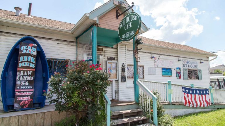 Ice House Cafe is located in Silver Beach.