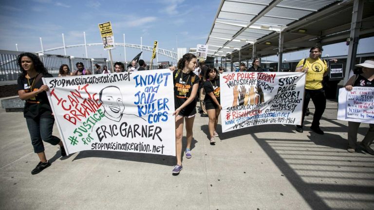 Eric Garner timeline: Tension, reform and where the case stands now 24 On the one-year anniversary of Garner's death, hundreds rallied outside the federal courthouse in Brooklyn.
