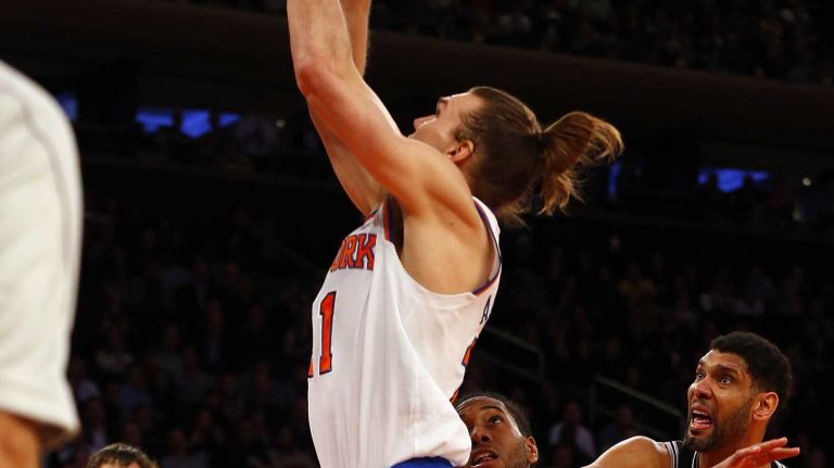 Lou Amundson of the New York Knicks puts up a game-tying basket late in the fourth quarter against the San Antonio Spurs at Madison Square Garden on Tuesday, March 17, 2015.