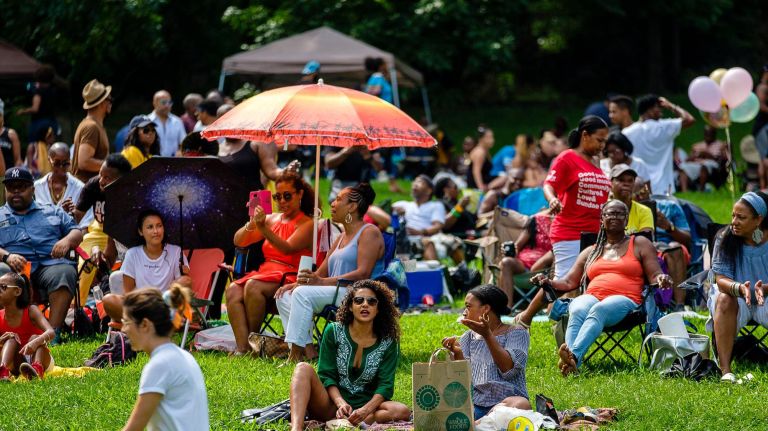 Sundae Sermon brings Harlem out to dance at St. Nicholas Park 15 Festival attendees enjoy picnicking on the lawn.