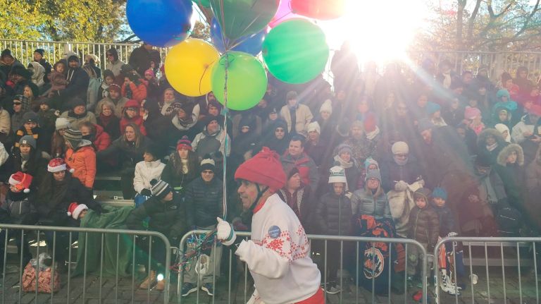 Everyone is bundled up along Central Park West for the parade on Thursday, Nov. 23, 2017.