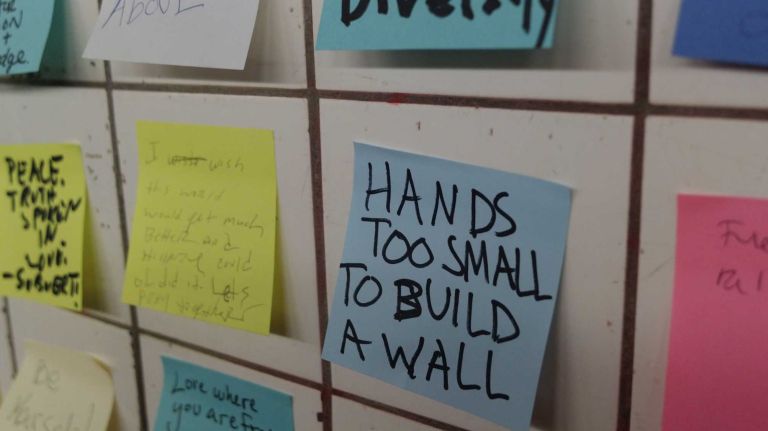 This note took a dig at the size of Trump's hands -- a reference to his apparent annoyance at Graydon Carter labeling him a 