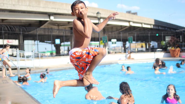 Free sunscreen dispensers proposed for NYC playgrounds, pools, beaches, parks 1 Free sunscreen dispensers should be installed at NYC parks, playgrounds, pools and beaches, according to Comptroller Scott Stringer. Pictured: Jayden Martinez, 7, of Brooklyn, jumps into the pool of the Asser Levy Recreation Center on Wednesday, June 29, 2016--the opening day for New York City's public pools.