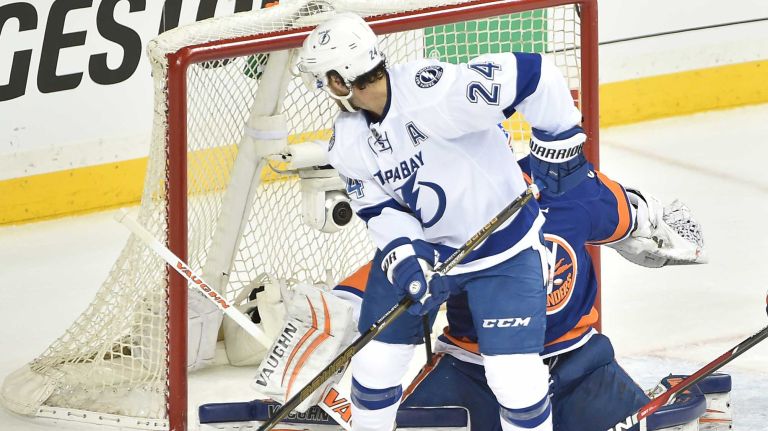 Tampa Bay Lightning right wing Ryan Callahan (24) scores the tying goal against New York Islanders goalie Thomas Greiss (1) in the first period in Game 3 of the Eastern Conference semifinals on Tuesday, May 3, 2016 at Barclays Center.