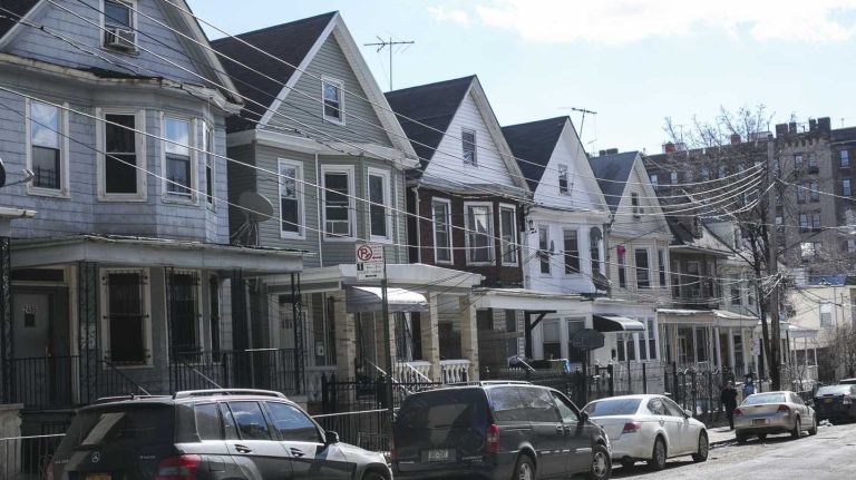 Bronx, Staten Island home sales see sizable jump in 2016, report says 1 Home sales in the Bronx have increased 35 percent between the first quarter of 2015 and 2016, according to the Real Estate Board of New York.