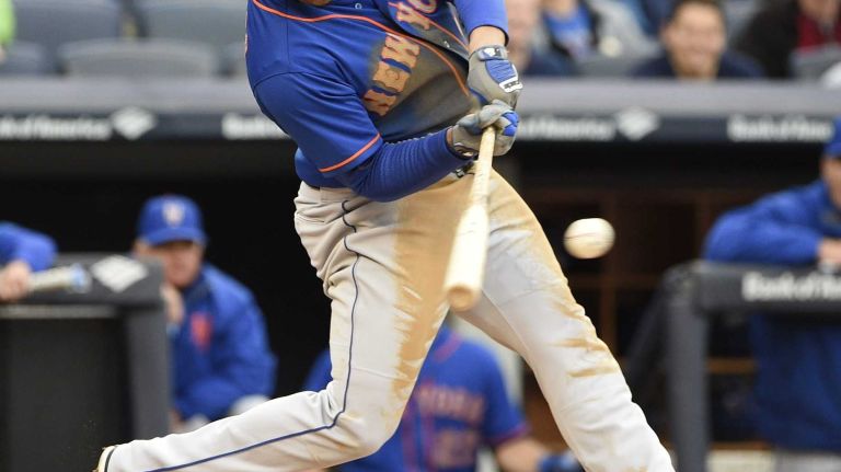 New York Mets centerfielder Juan Lagares singles against the New York Yankees during the sixth inning of a baseball game at Yankee Stadium on Saturday, April 25, 2015.