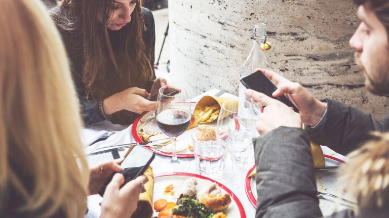 The Internet is a frequent NYC dinner companion, Kitchensurfing study finds 1 Digital distractions are an entrenched part of dinner for many New Yorkers.