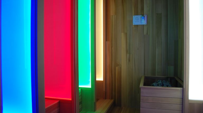 Premier 57 by Spa Castle features tubs, pools, saunas and a swim-up bar 45 Each color boasts a different healing property. Red helps blood to circulate and increases vitality; green alleviates anxiety; blue is anti-inflammatory; yellow eases depression; purple is the ultimate in relaxation and white is the color of purity, and supports detoxification.