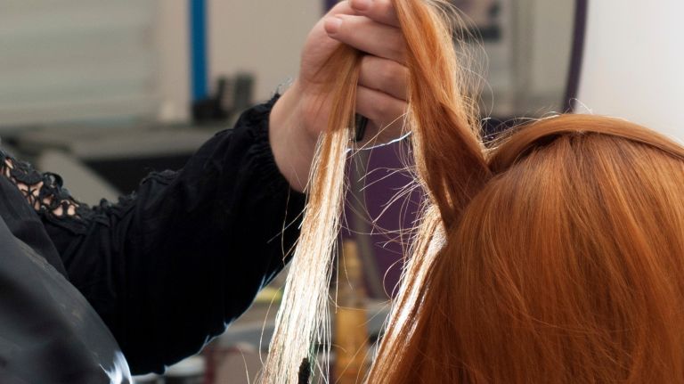 Holiday tipping: Who to include and how much to give 12 Because they talk you down from your crazy ideas and work magic with a blow dryer, show your hairdresser how you appreciate him or her with a cash tip or a gift. A tip should be up to the cost of one salon visit divided for each staff member who works on you. And not having an appointment near the holidays is no excuse -- make sure to drop in or mail the tip in a card. Same goes for a barber.