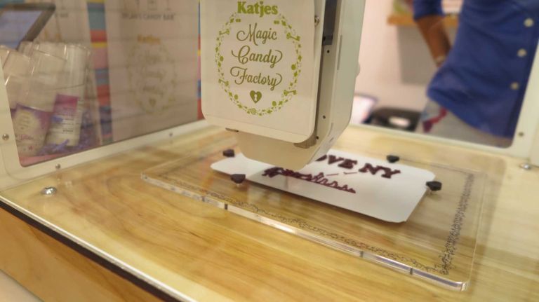 3-D printing candy machine debuts at Dylan's Candy Bar 16 It's easy to fall into a mesmerized state of consciousness.