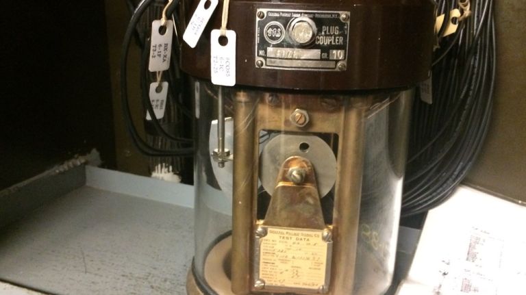 NYC's subway signal system: How it keeps trains from colliding and other things you probably never knew 6 Perhaps the most important components of the system are its electromechanical relays -- basically, switches -- that are connected to tracks. Upon traversing sections of tracks where relays are located, the devices send signals to the system informing it of where the train is located. Many of today's relays go back to the 1930s. But there are various versions, some more modern than others, and the transit agency is slowly moving toward more modern relays. However, the agency says that because of a