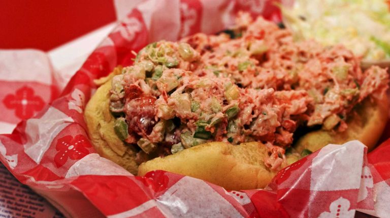 Hamptons restaurants: the 5 best classic spots 1 June 14, 2009 - Amagansett, NY - A Lobster Roll made with 100% pure cold water lobster meat, at the Lobster Roll (Lunch) restaurant in Amagansett, NY. Photo by Ellen Watson.