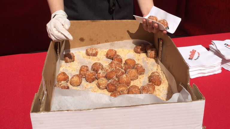 Free Nutella Cronut holes to celebrate Nutella's 50th anniversary 1 Dominique Ansel and his team handed out 2,000 complimentary Nutella Cronut holes in Madison Square Park on Monday morning.