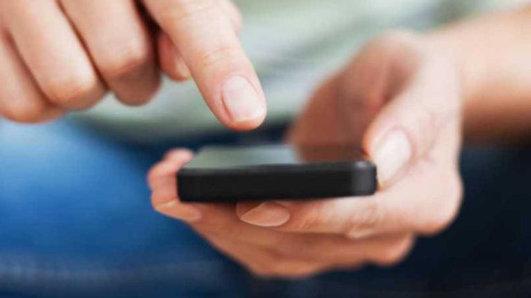 Selfie syndrome and tech claw? Cell phones can make some of us sick 1 While cell phones may allow us to shop, chat, game and gossip with greater ease than ever before, constant use can trigger an array of troubling musculoskeletal troubles.