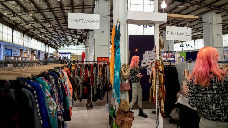 Artists & Fleas: From a garage in Brooklyn to the chic streets of SoHo and beyond 4 Artists & Fleas features vintage clothing, artwork, bath and body products, jewelry and much more.