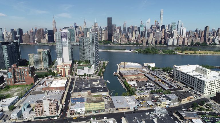 No, Amazon HQ2 isn't hiring yet, despite those job postings 1 Two Amazon job postings sparked speculation the tech giant was hiring for its planned HQ2 in Long Island City, Queens.