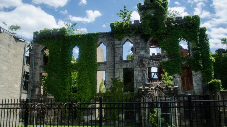 New York City is Atlas Obscura's most popular destination of 2018 1 Before Roosevelt Island was named after FDR, it was called Welfare Island and primarily used for holding sick patients at various hospitals, including the Smallpox Hospital located in the southernmost part of Roosevelt Island. It operated between 1856 and the 1950s, closing when a vaccine was developed. The hospital has remained abandoned ever since.