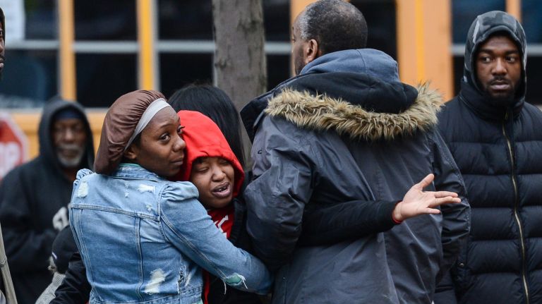 6 dead, including 4 children, in Harlem apartment fire 4 Neighbors of the family that died in a fire inside a Harlem building console each other Wednesday morning.