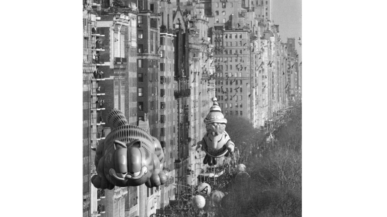 Thanksgiving parade balloons through the years 12 Garfield and Big Bird float down Central Park West in the Macy's Thanksgiving Day Parade on Nov. 24, 1988. This was the first year Big Bird appeared in the parade. Garfield debuted in 1984.