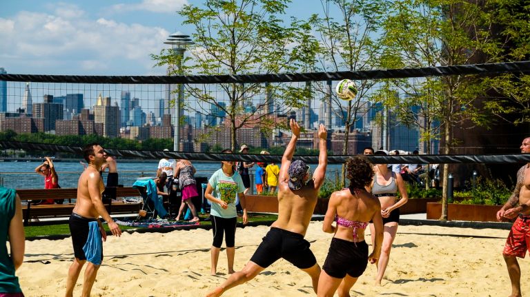 NYC weather: High temperatures prompt heat and air quality advisories 2 Heat advisories and air quality advisories didn't stop New Yorkers from soaking up the sun on Sunday.