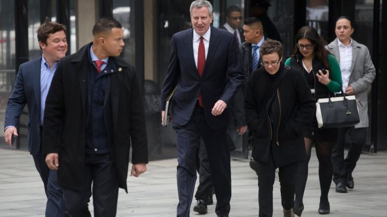 Bungled rollout for NYC schools chief a setback for de Blasio 1 New York City Mayor Bill de Blasio arrives at City Hall hours after Miami-Dade County Public Schools Superintendent Alberto M. Carvalho announced abruptly that he will not accept Mayor Bill de Blasio's offer to run the New York City school system.