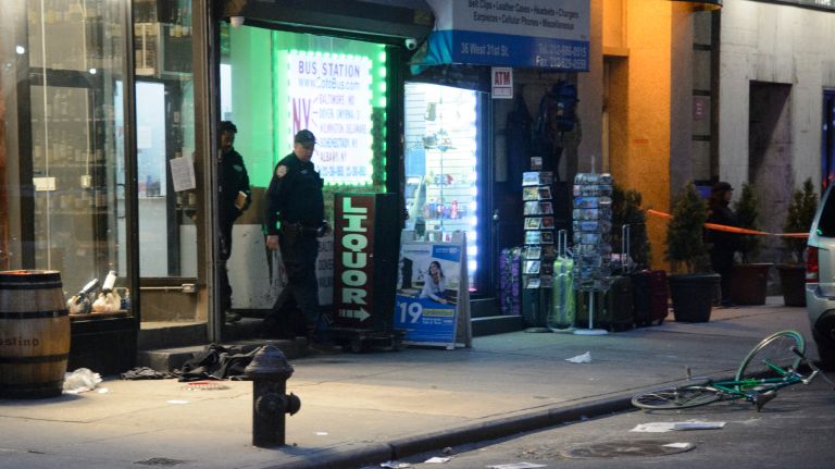 Shots fired in midtown injure three, police and witnesses say 1 Police converge on West 31st Street in Manhattan after three people were shot on Sunday, Jan, 21. 2018.