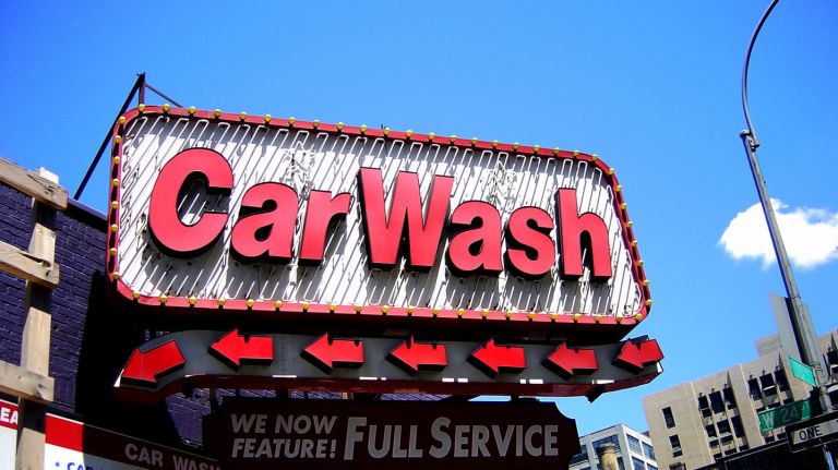 Tipped credit used by restaurants, salons may not be fair, Cuomo says 1 Gov. Andrew Cuomo indicated he will discuss in his State of the State address Wednesday eliminating the tipped credit employees earn at car washes and other businesses.