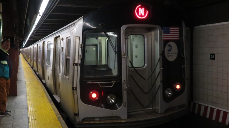 N, R and W trains hit with delays during morning commute 1 N, R and W trains were delayed due to switch issues at the Lexington Avenue-59th Street station on Monday, August 7, 2017, according to the MTA.