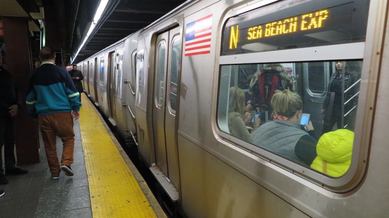 N, W trains resume service with 'extensive delays': MTA 1 There were no N or W trains running between Queens and Manhattan on Friday morning, according to the MTA.