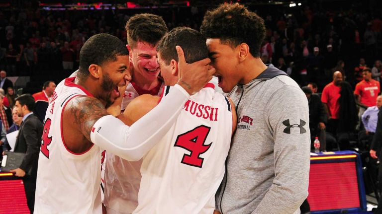 St. John's celebrates after defeating Syracuse at Madison Square Garden on Sunday, Dec 13, 2015.