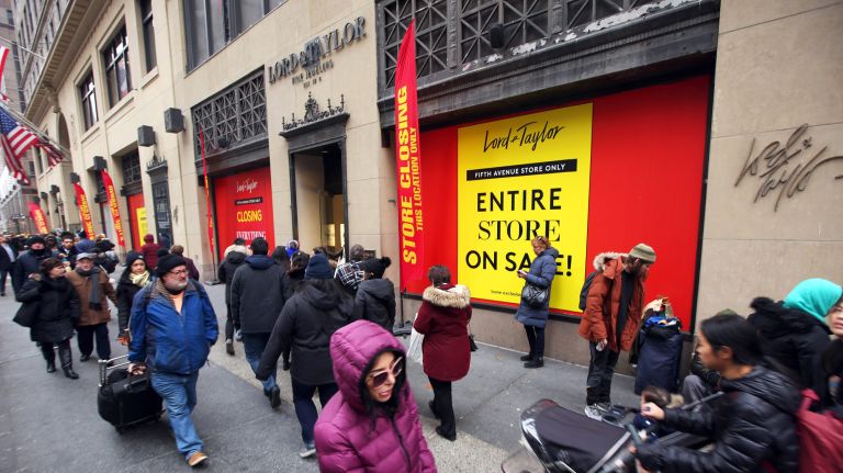 As Lord and Taylor&nbsp;on Fifth Avenue&nbsp;prepares to close its doors for good, shoppers flock to grab one last sale at the iconic storefront.