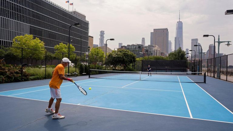 16 cheap outdoor thrills, ice skating to zoos 8 Get in some tennis for free at one of Hudson River Park's three courts.
