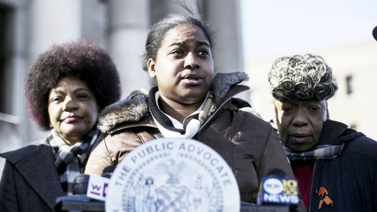 Erica Garner has died after being hospitalized with brain damage, Twitter account says 1 Erica Garner, the oldest daughter of Eric Garner, was hospitalized in Brooklyn after suffering a heart attack, according to multiple reports.