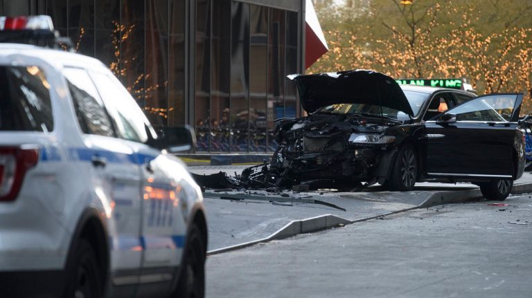 Car hits pedestrians in lower Manhattan, NYPD says 1 A lower Manhattan car crash injured six people near Broadway and Liberty Street on Thursday, Dec. 7, 2017, police said.