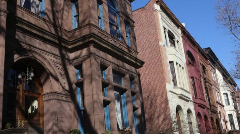 The Real Estate Board of New York says the city saw a home sales record in the third quarter of 2016.