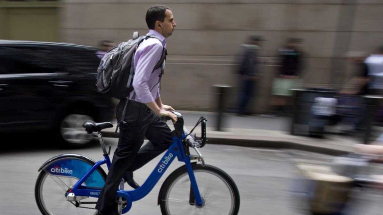 Citi Bike breaks daily ridership record 1 Citi Bike riders helped push the program to a new record: 53,215 rides in a single day on May 25, 2016.