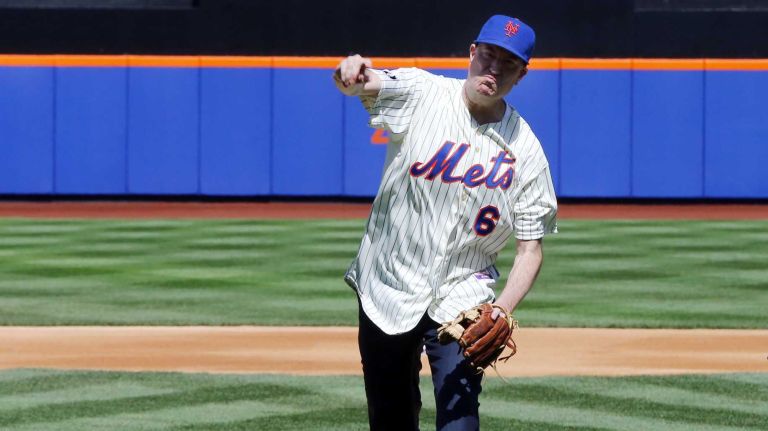 New York City mayor Bill de Blasio throws out the ceremonial first pitch before the Mets' game against the Washington Nationals at Citi Field on Monday, March 31, 2014.