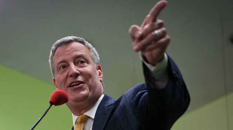 Dolman: Can Bill de Blasio win by talking about class? 1 New York mayoral candidate Bill de Blasio speaks at Victory Seventh-Day Adventist Church in the Bronx. (Aug. 17, 2013)