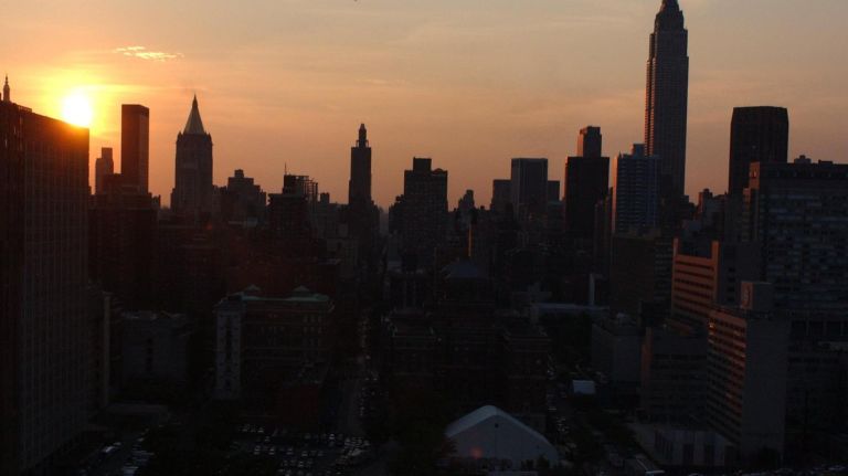 Northeast blackout 2003: Photos of NYC 8 The sun sets over Manhattan during the first hours of a widespread blackout through the Northeast on Aug. 14, 2003.