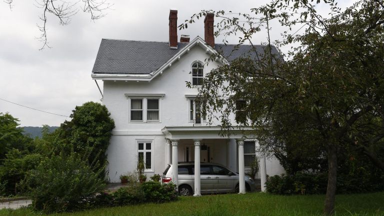 After breakfast on a beautiful summery day, take a walk through the landmarked neighborhood of Fieldston, which is bound by Henry Hudson Parkway, Manhattan College Parkway, Broadway and 250th Street. The neighborhood is characterized by lush greenery and several rows of upscale houses, with unique details such as an outdoor spiral staircase and wooden arches. No house looks like any other, and architecture ranges from Tudor style to Colonial Revival. The neighborhood is part of the Fieldston Historic District and has previously been home to United Nations ambassadors, former President John F. Kennedy and other prominent figures.