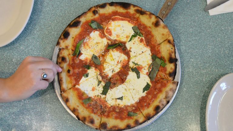 What's the best part of the pizza at Nick's? 