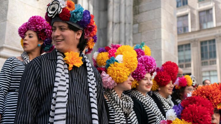 Easter parade in NYC: Pictures of the 2019 celebration in midtown 34 A group of flower-wearing celebrants gather outside St. Patrick's Cathedral.