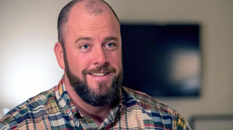 THIS IS US -- "Still There" Episode 204 -- Pictured: Chris Sullivan as Toby -- (Photo by Ron Batzdorff/NBC)